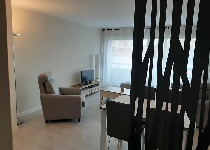 Appartement T3 Renove A 10 Min Du Centre-Ville Avec Balcon, Garage Et Wifi A Saint-Jean-De-Luz - Fr-1-239-584
