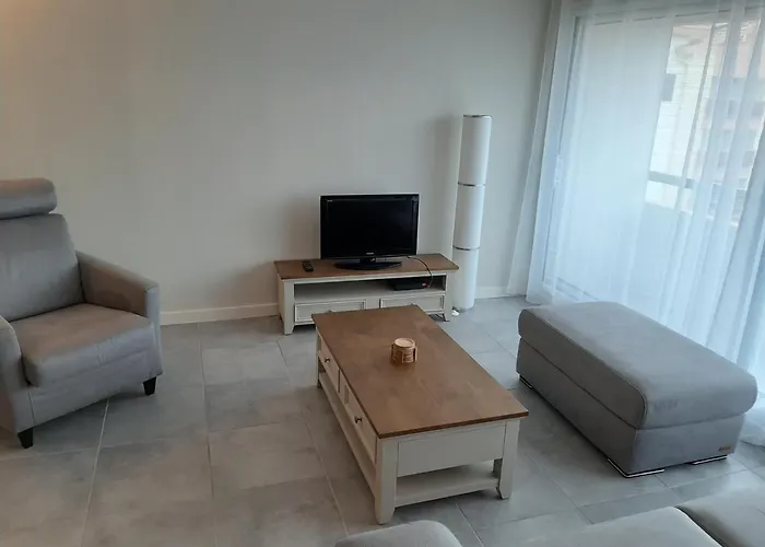 Appartement T3 Renove A 10 Min Du Centre-Ville Avec Balcon, Garage Et Wifi A Saint-Jean-De-Luz - Fr-1-239-584